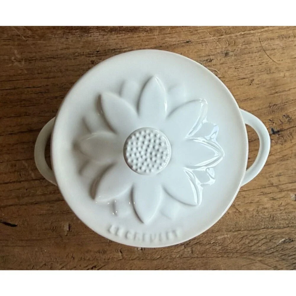 Le Creuset Stoneware Sunflower Relief 8 oz Mini Cocotte w/ lid Meringue NEW NIB